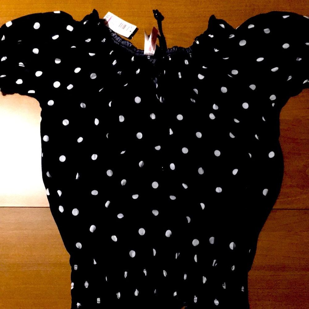 NWT. No Boundaries Junior Size S Cute Peasant Polka Dot top